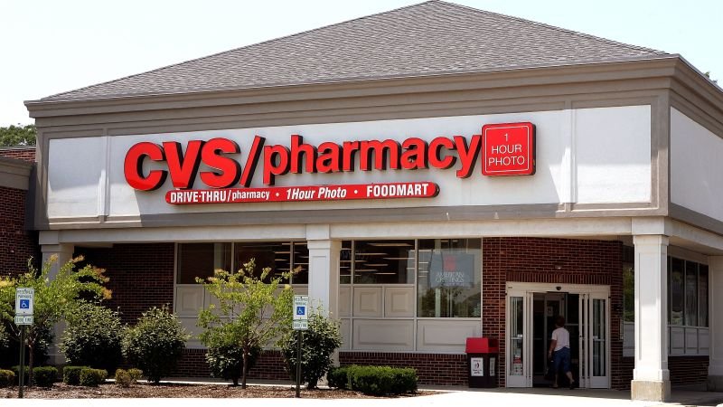 CVS Health reducirá su plantilla en 2,900 empleados para ahorrar costos.