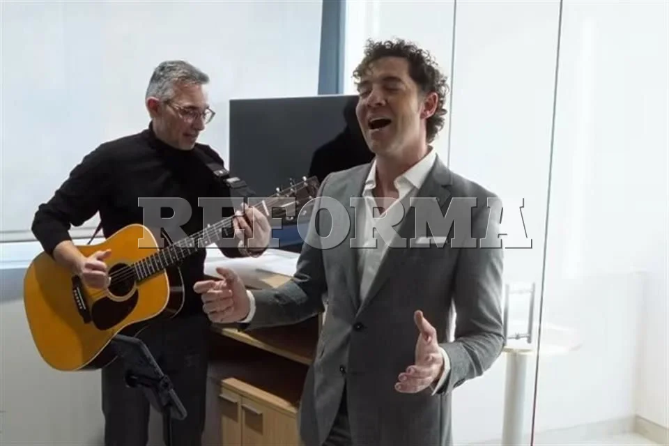 David Bisbal ilumina la Nochebuena con su música en un hospital