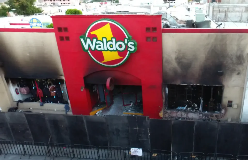 Detienen a empleados y directivos de Waldo’s tras el incendio que acabó con la vida de 24 personas en México