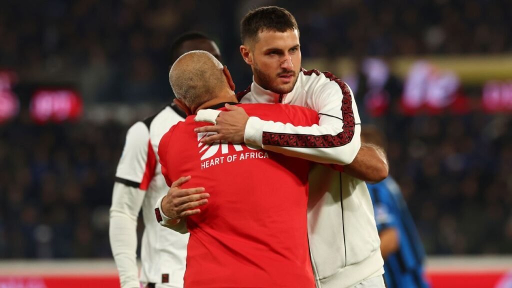 El entrenador del Milan confirma la operación de Giménez y aclara si se discutió su salida.