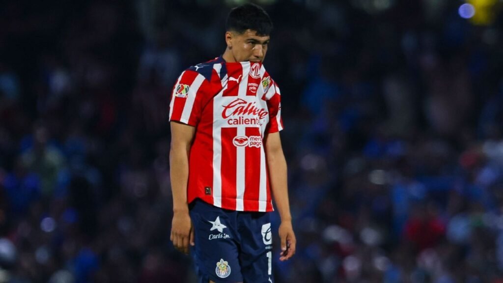 Erick Gutiérrez: De estrella prometedora a relegado en Chivas en solo dos años