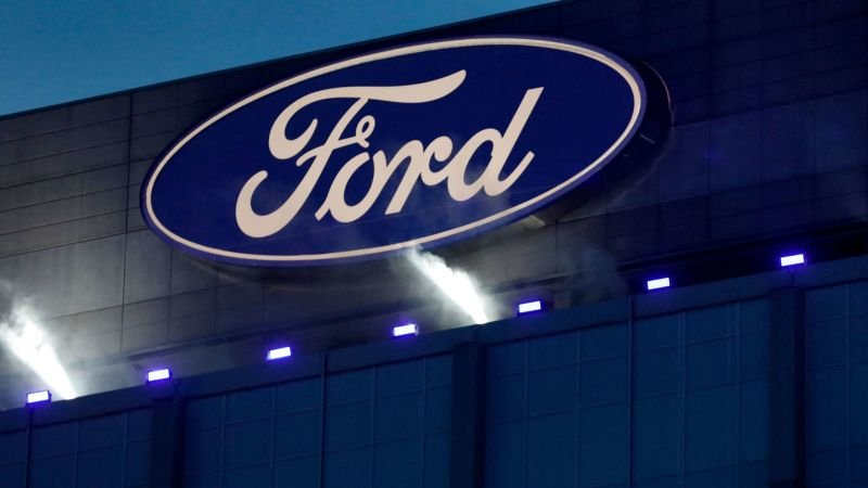 Ford revisa sus expectativas de ganancias para 2024 y sus acciones sufren una caída