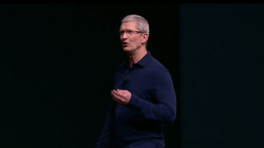 Las acciones de Nike repuntan mientras Tim Cook de Apple intensifica su apoyo a la reestructuración del CEO Hill