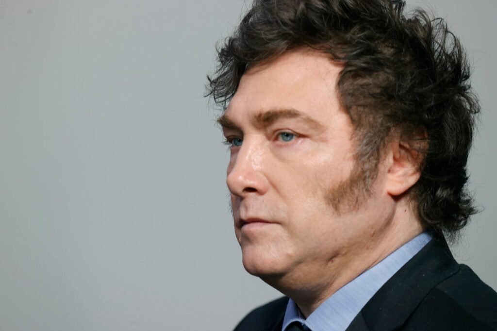 Milei se destaca como presidente en Sudamérica, aunque todos enfrentan un elevado nivel de rechazo al cierre del año