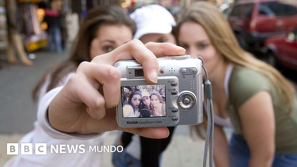 Razones por las que tus fotos de los 2000 podrían haberse extraviado para siempre (y consejos para preservar las que aún tienes)