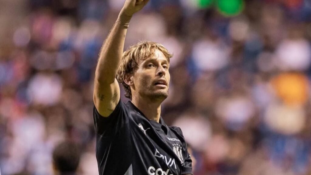 Sergio Canales brilla en otra exhibición y fortalece el liderazgo de Monterrey