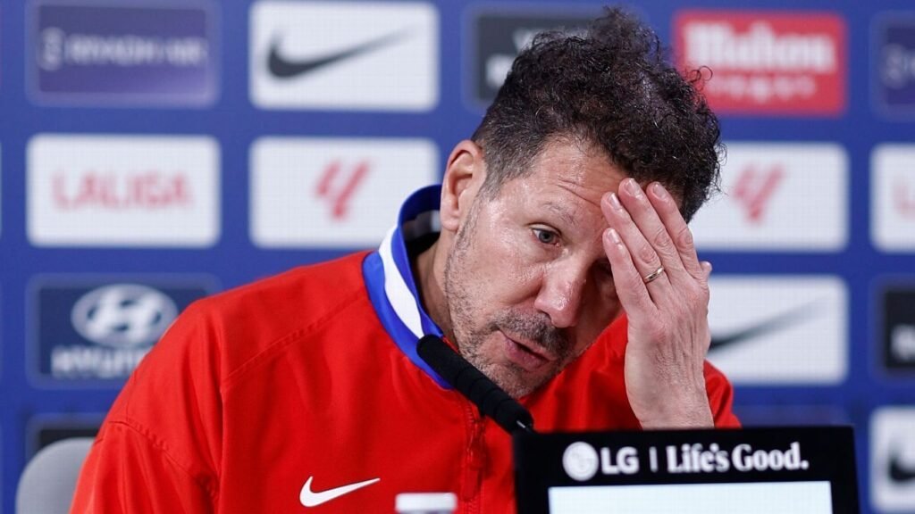 Simeone señala que no es suficiente competir al 100% contra Barça y Madrid.