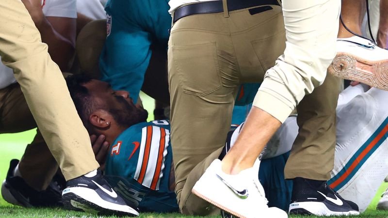 Tua Tagovailoa regresa a la NFL a pesar de su historial de conmociones