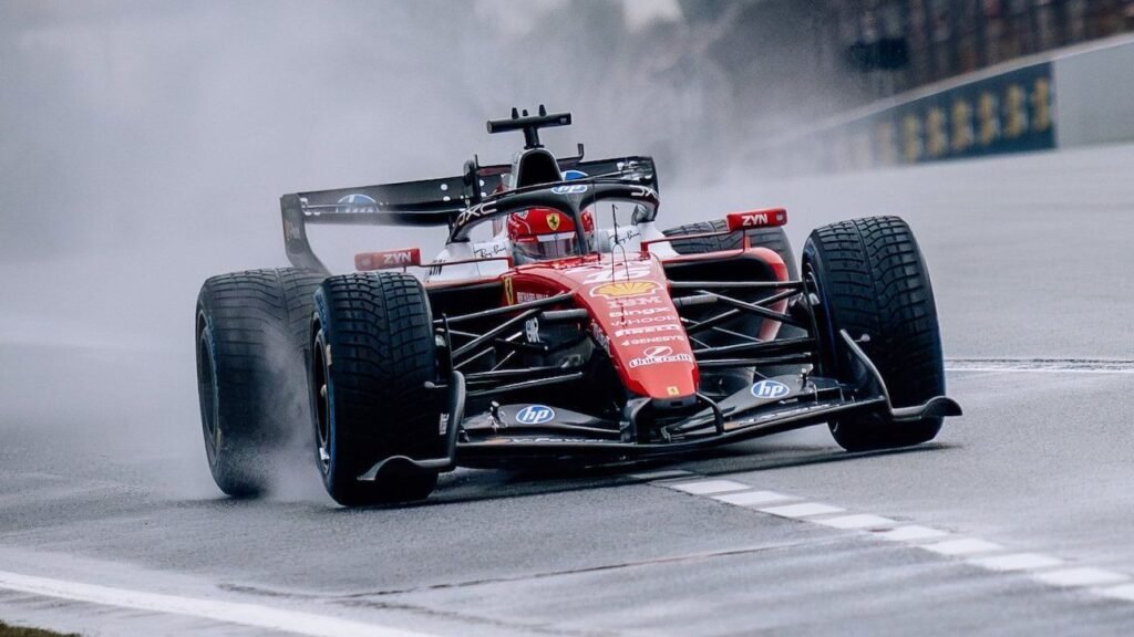 ¿La razón detrás de las luces en los retrovisores de los autos nuevos?