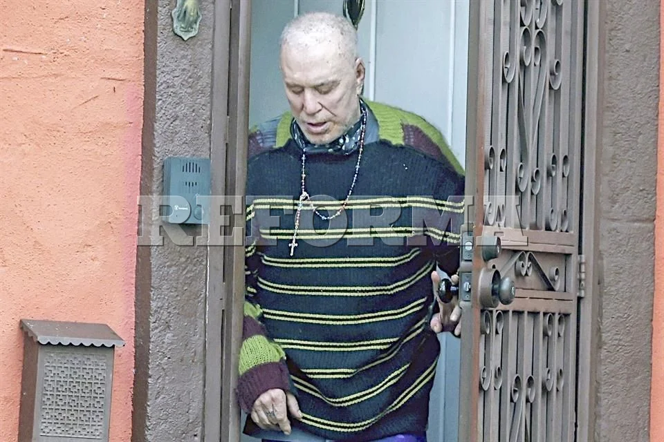 Mickey Rourke sorprende con su nueva apariencia tras la demanda de desalojo