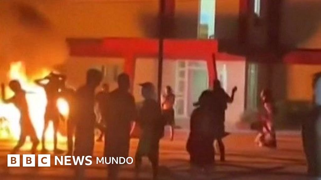 Manifestantes irrumpen en la oficina del Partido Comunista en Morón, Cuba