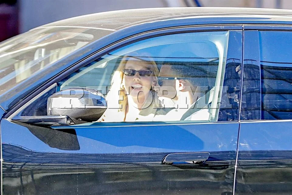 Expósito y Mbappé son vistos muy cariñosos dentro de un auto