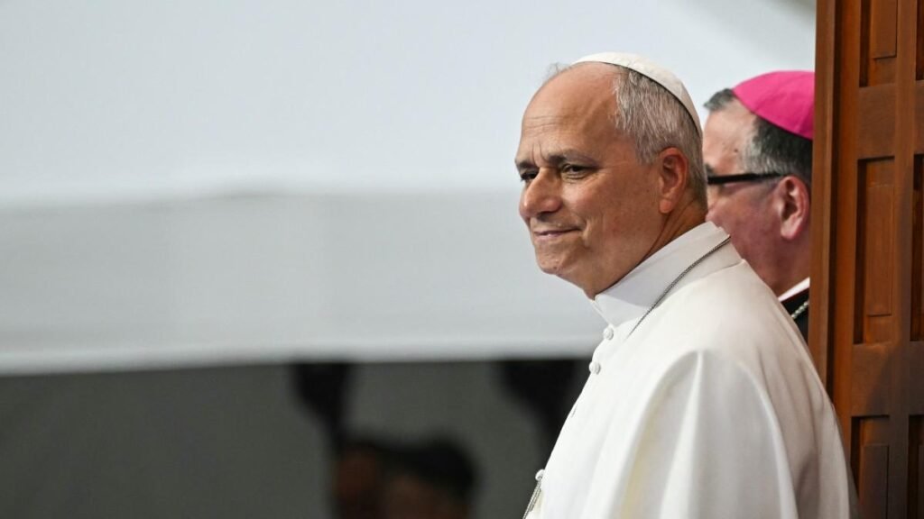 El Papa León XIV solicita a la Iglesia reconocer sus errores antes de escuchar a las víctimas de abusos en Francia