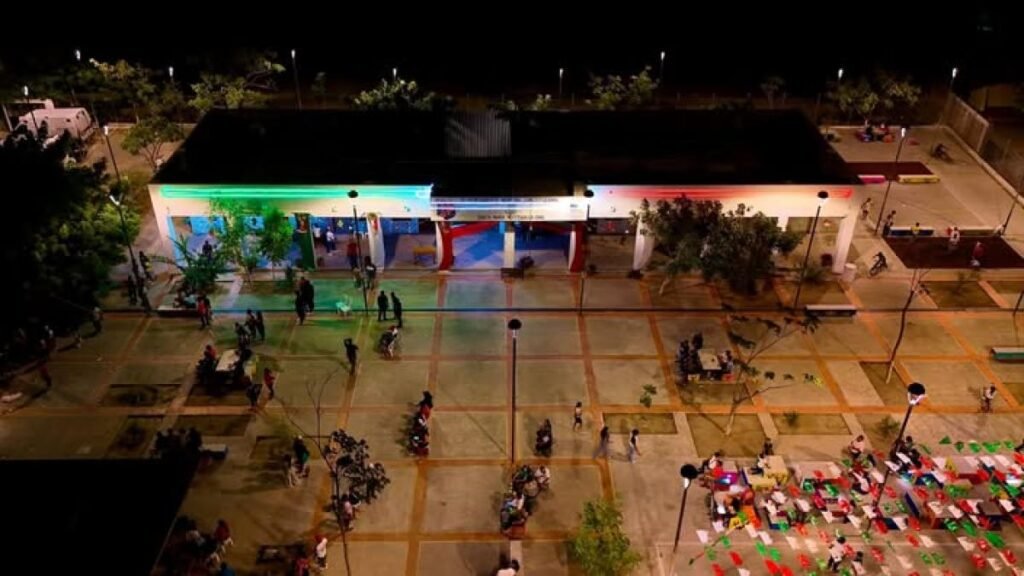 Atacan a balazos el palacio municipal y patrulla, e incendian una motocicleta en Santa María Mixtequilla.