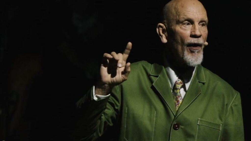 John Malkovich recibió tres ovaciones de pie en la Sala Nezahualcóyotl con su impactante 'Informe sobre ciegos'