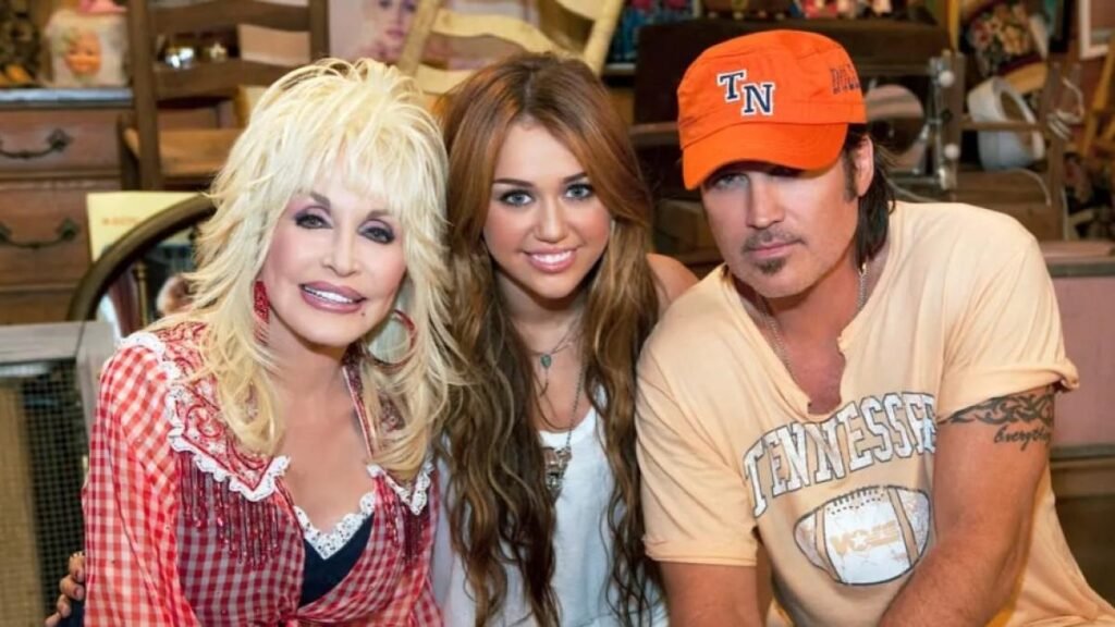 Miley Cyrus rinde un emotivo homenaje a Dolly Parton